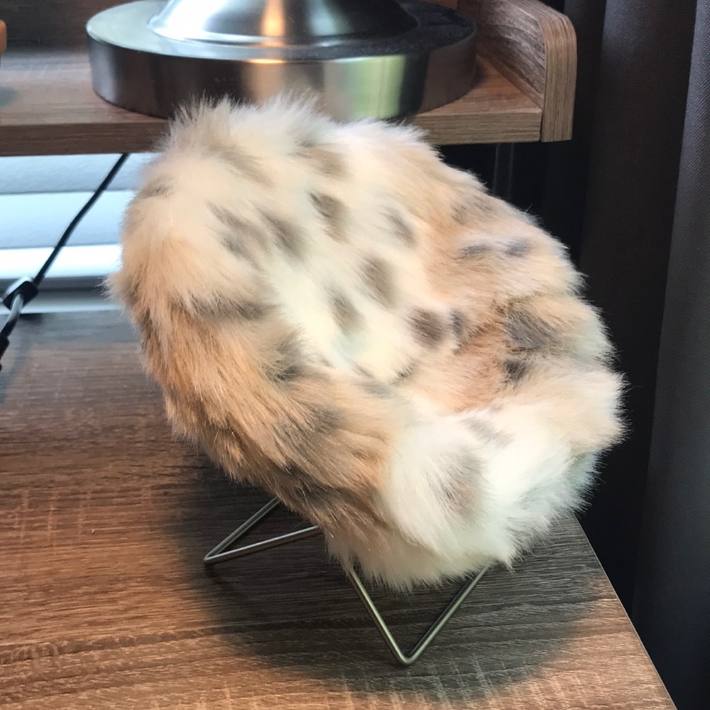 **ON HOLD** PB Teen Phone Charging Stand